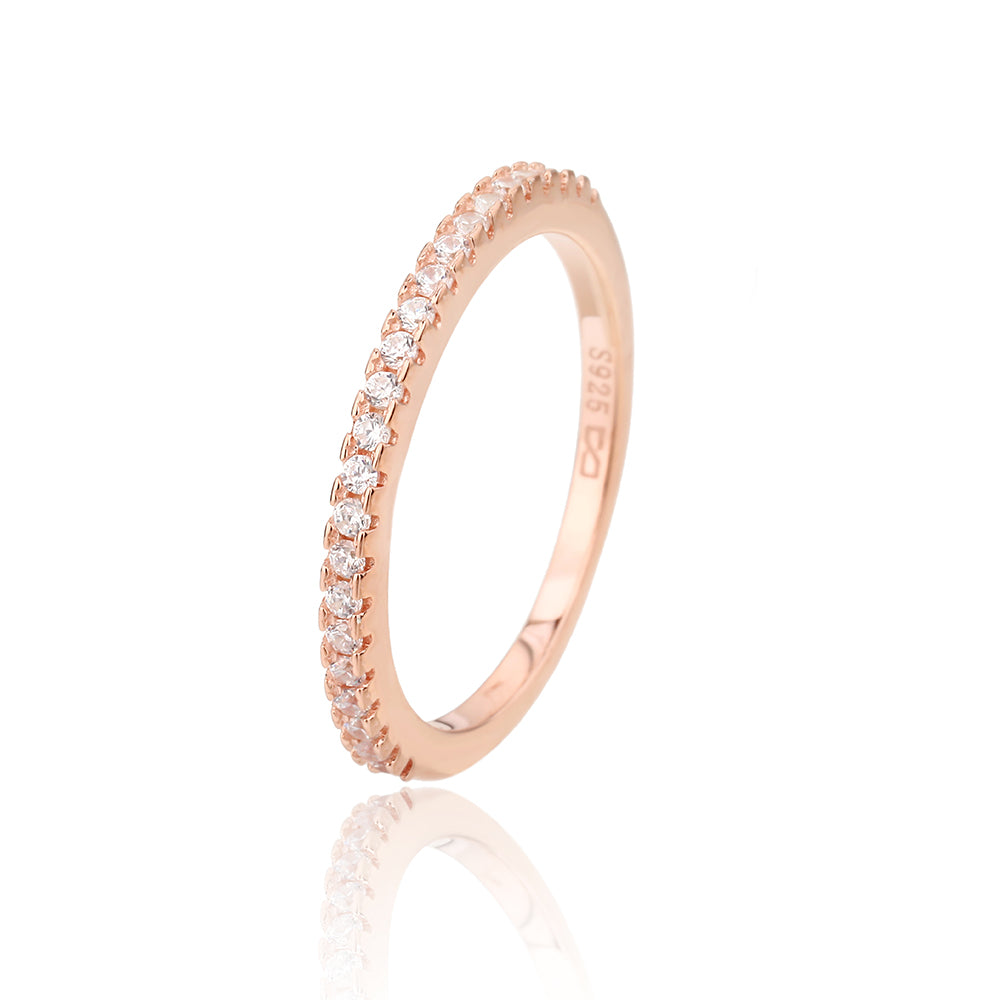 טבעת רוזגולד משובצת אבנים קטנות