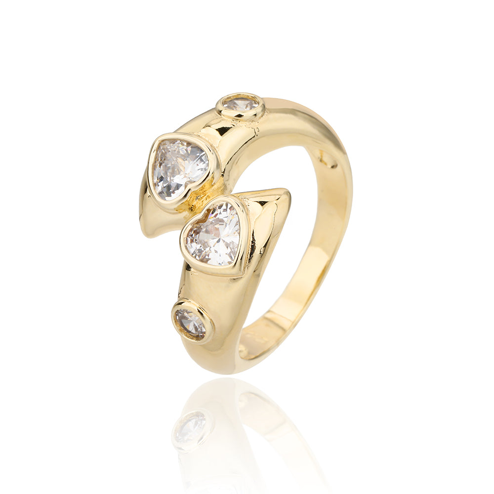 טבעת זהב עם אבנים בצורת לב