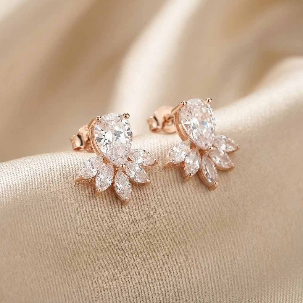 עגיל רוזגולד צמוד עם אבנים משובצות