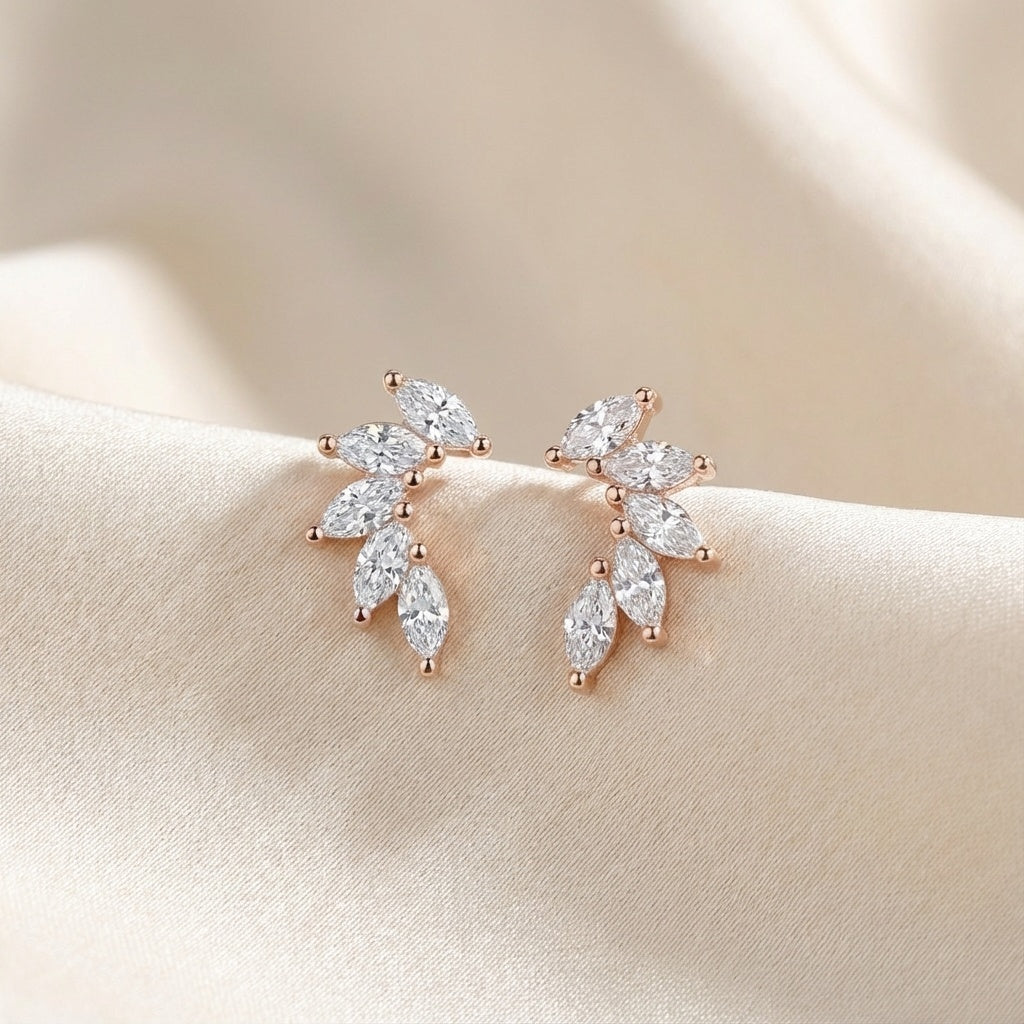 עגיל רוזגולד צמוד אבנים קטנות