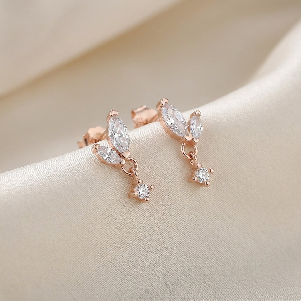 עגיל רוזגולד צמוד עם אבנים קטנות