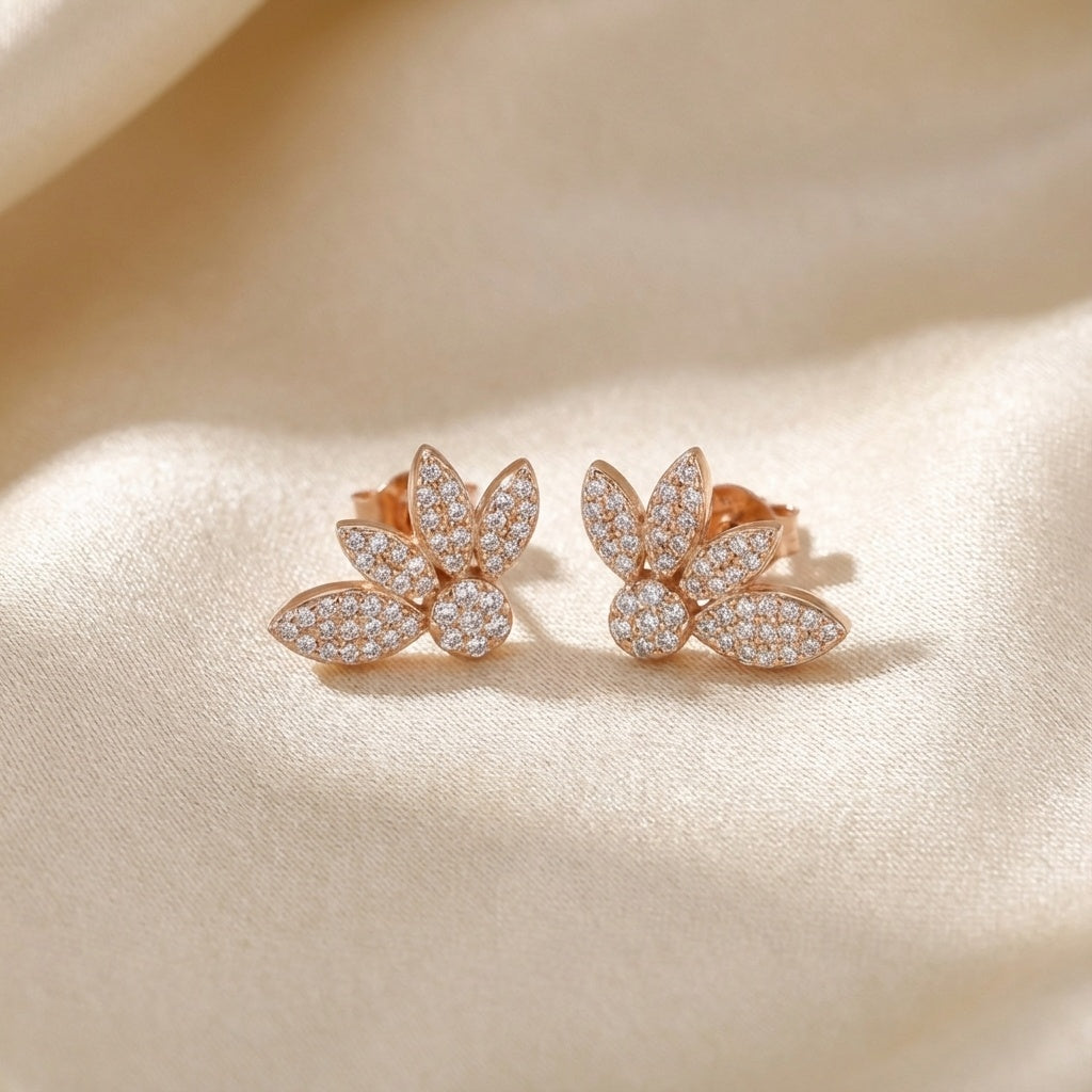 עגיל רוזגולד משובץ חצי פרח