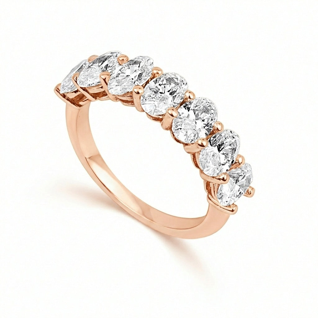 טבעת רוזגולד משובצת אבנים גדולות