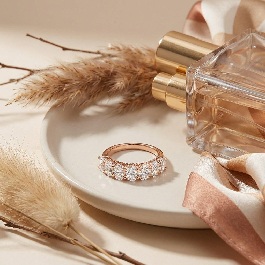 טבעת רוזגולד משובצת אבנים גדולות