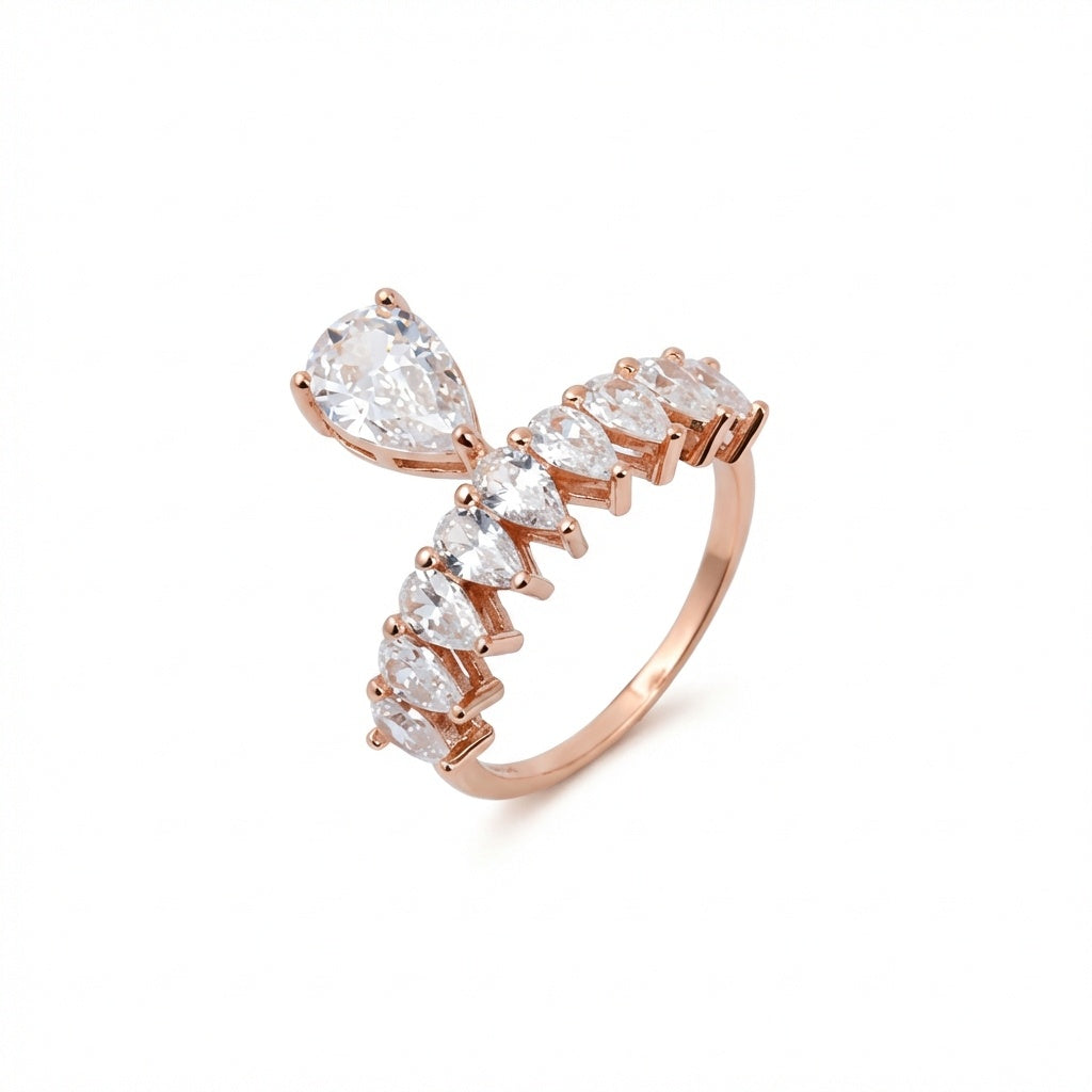 טבעת רוזגולד טיפה גדולה עם אבנים