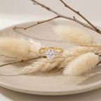 טבעת זהב אליפסה קטנה משובצת