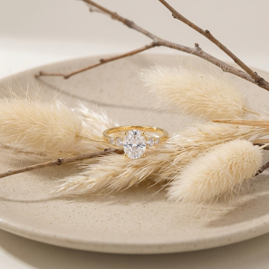 טבעת זהב אליפסה קטנה משובצת