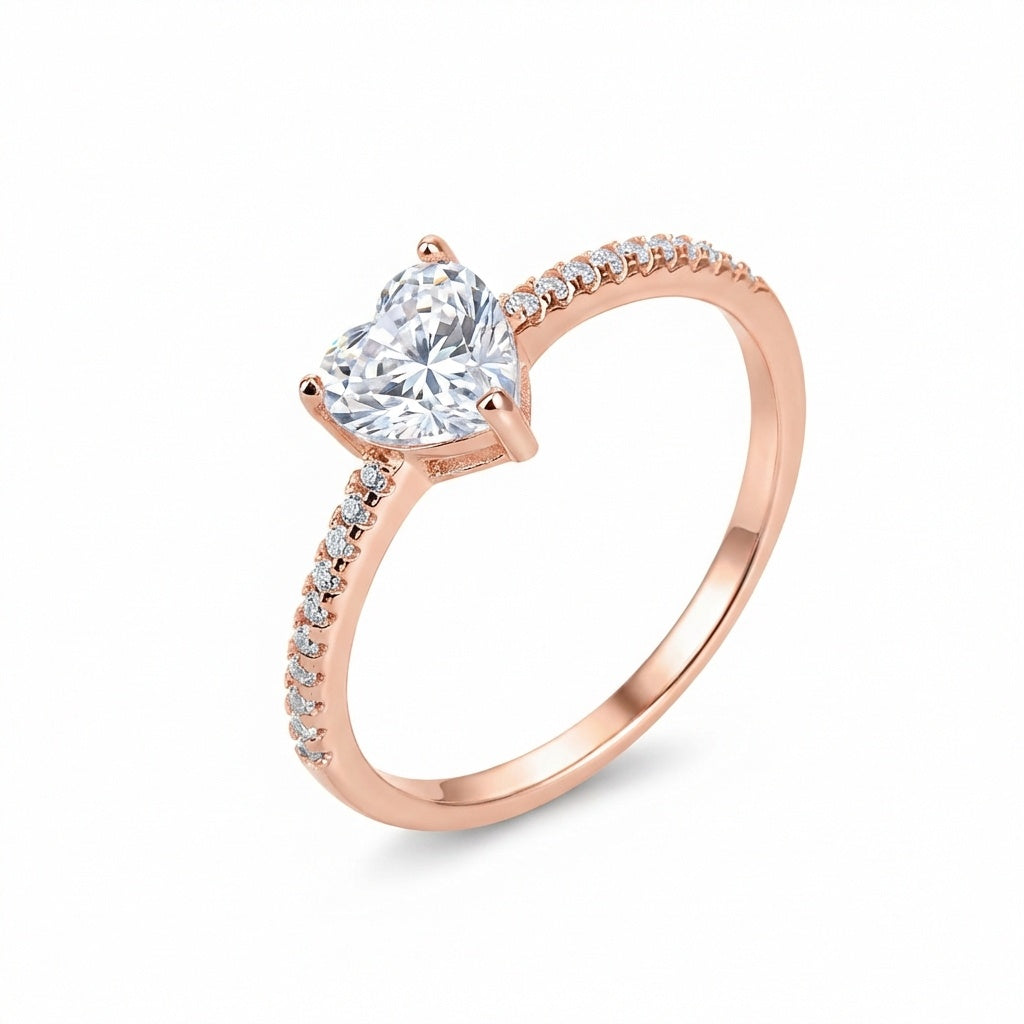 טבעת רוזגולד אבן לב עם שיבוץ