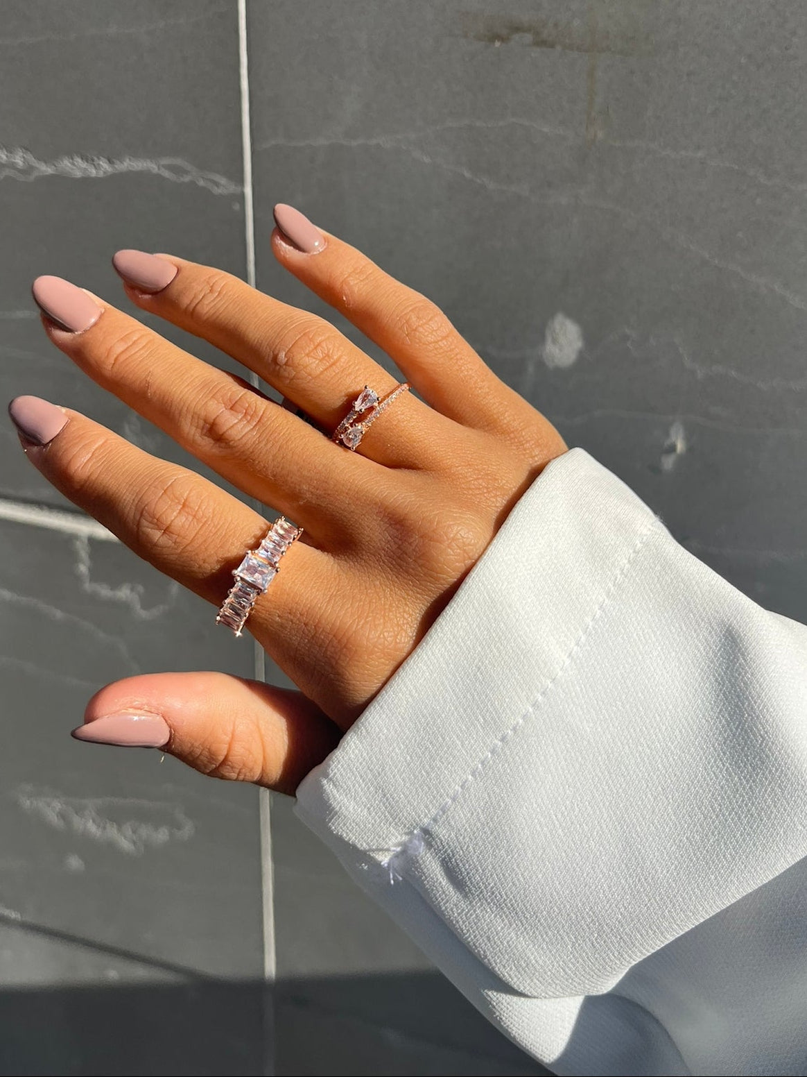 טבעת רוזגולד אבנים מרובעות