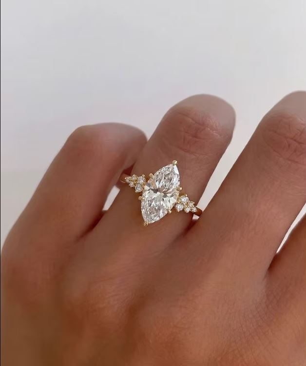 טבעת זהב אבן אליפסה גדולה משובצת